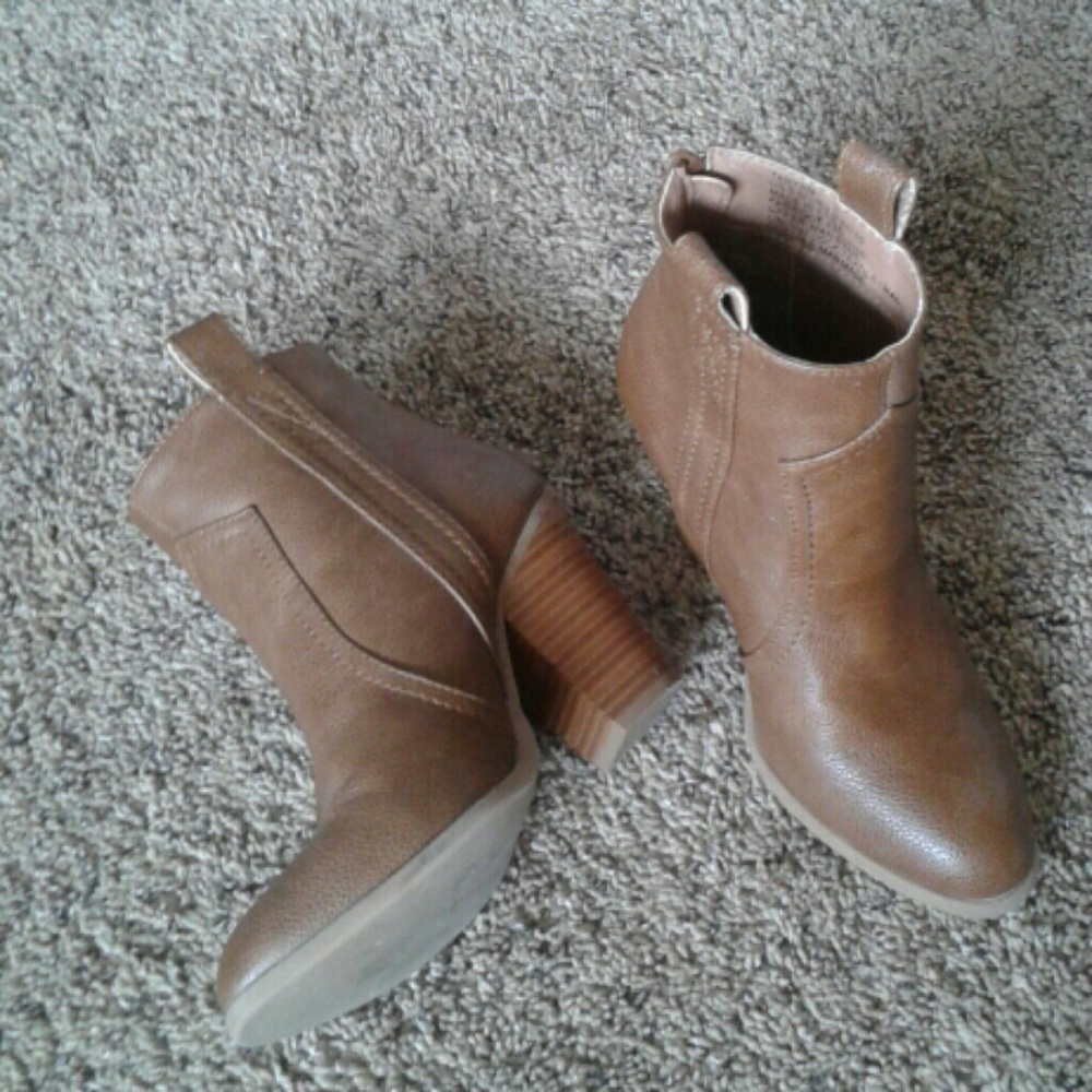 Just Fab ankle boots size 5.5